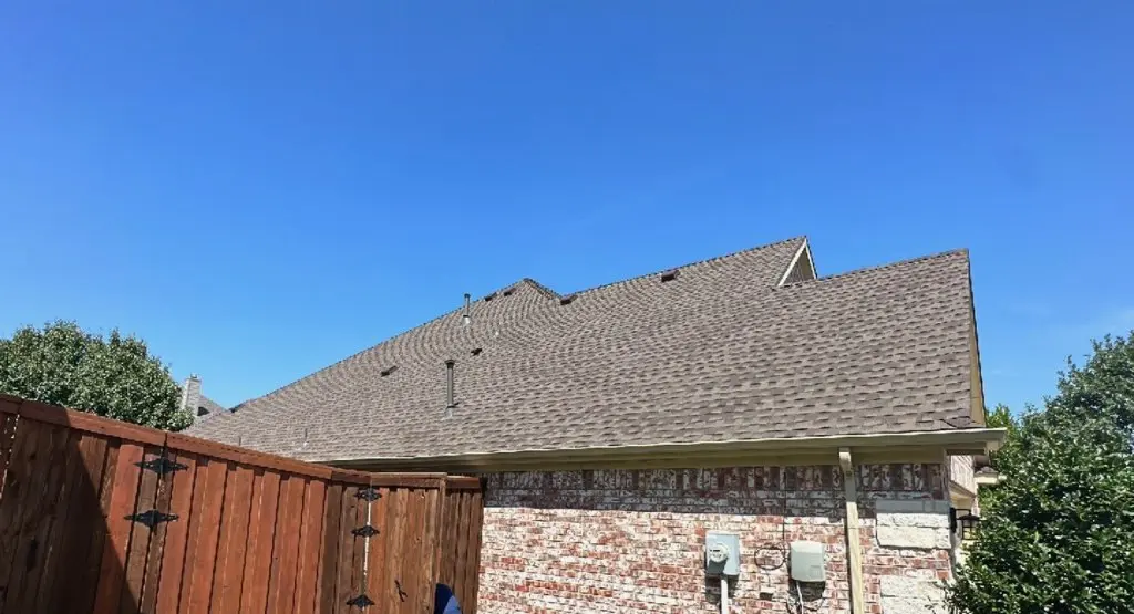 Completed roof replacement project in Oak Point